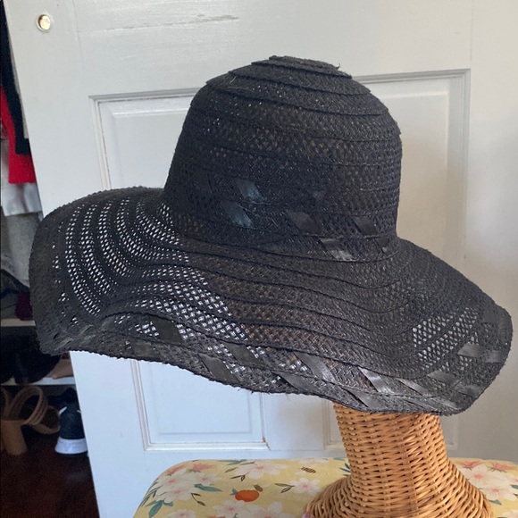 Vici Black Wide-Brimmed Hat - Picture 1 of 3